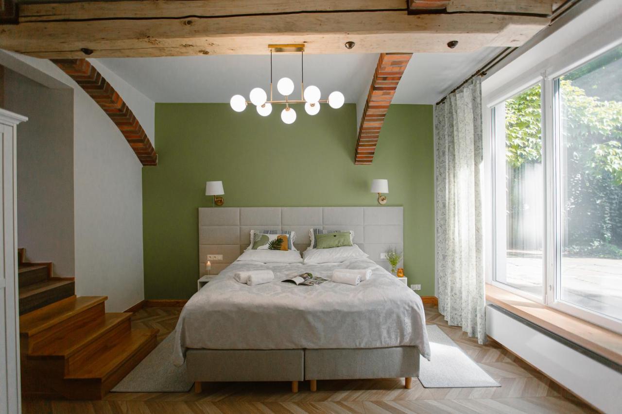 Dom W Starym Parku Hotell Biskupice  Exteriör bild