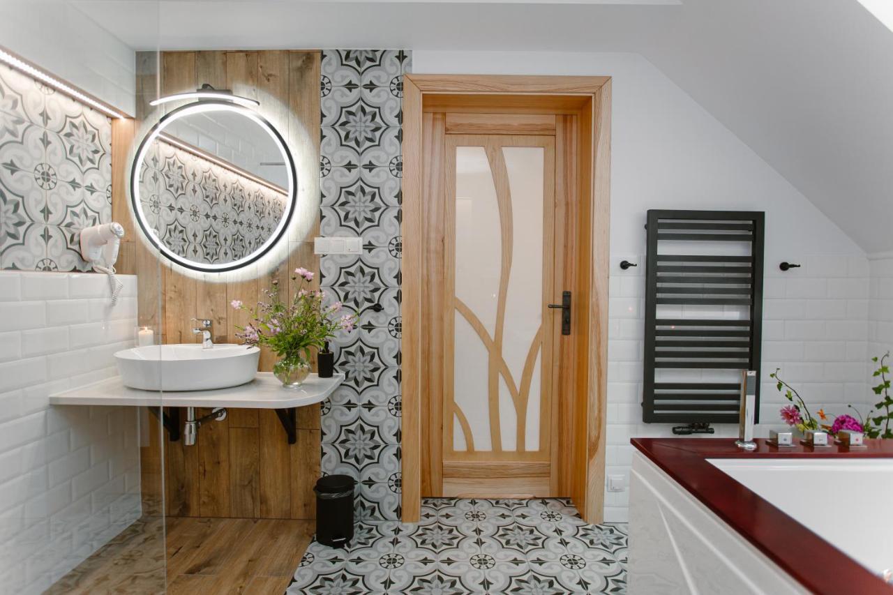 Dom W Starym Parku Hotell Biskupice  Exteriör bild