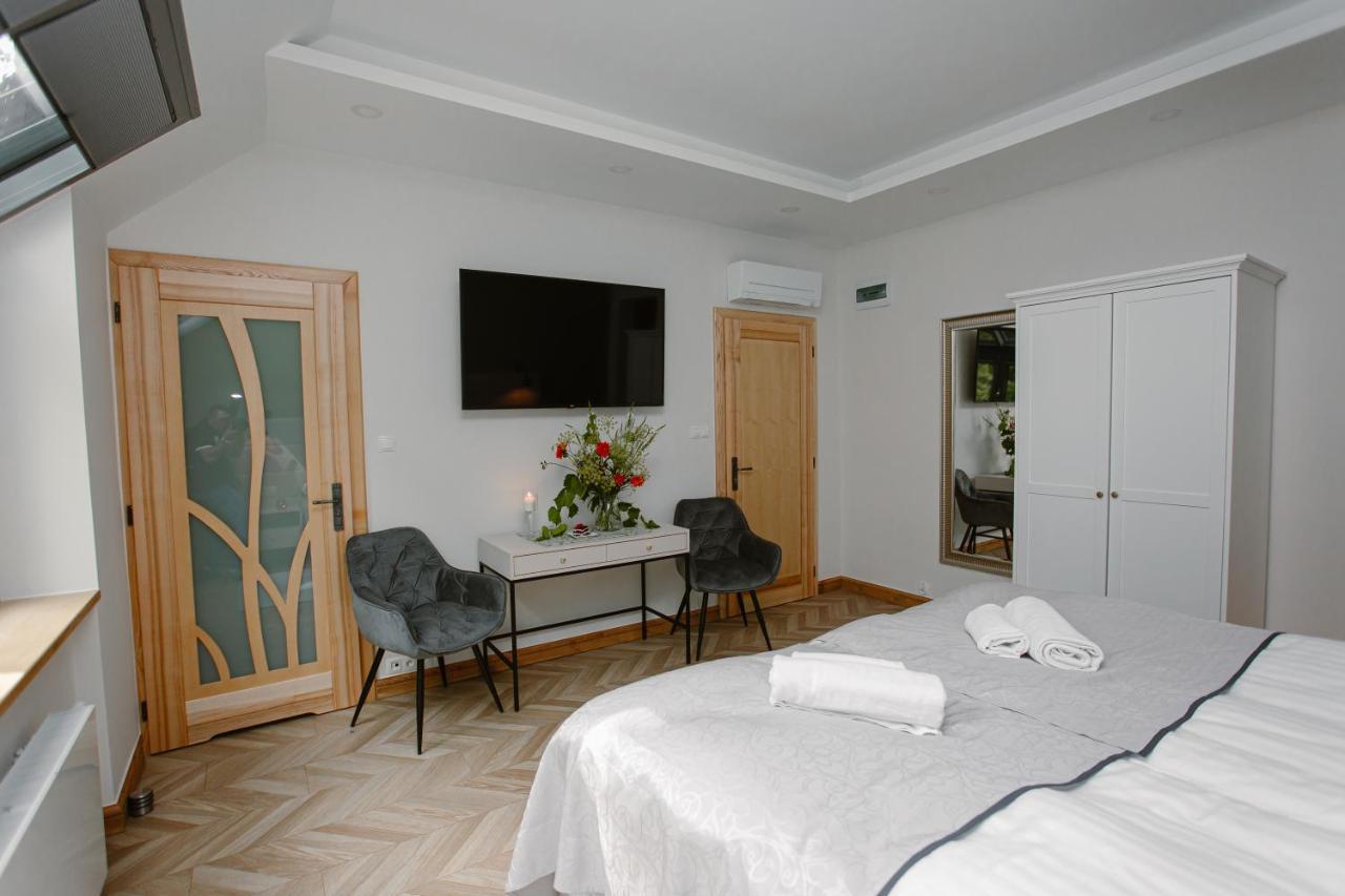Dom W Starym Parku Hotell Biskupice  Exteriör bild