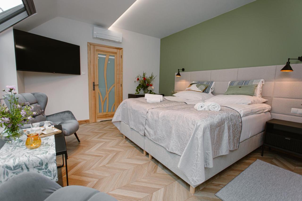 Dom W Starym Parku Hotell Biskupice  Exteriör bild