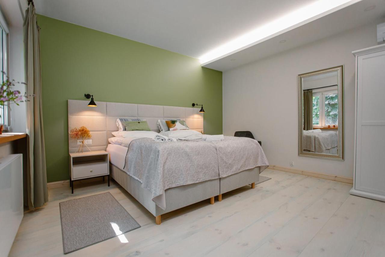Dom W Starym Parku Hotell Biskupice  Exteriör bild